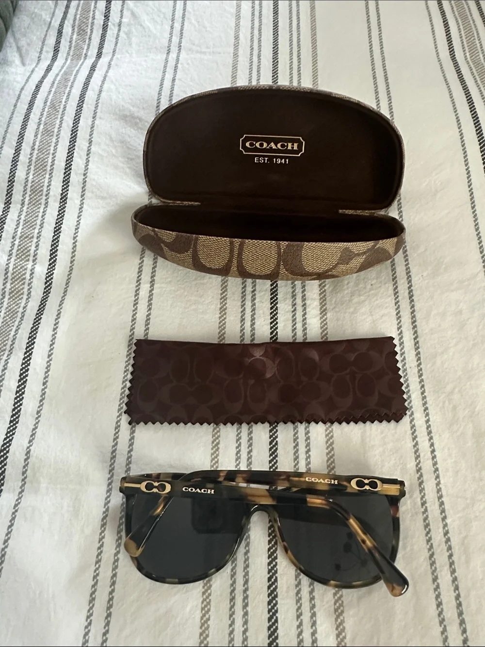 Coach Tortoise Shell Sunglasses with Brown Case